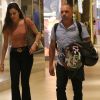 Mayla, irmã da ex-BBB Emilly, caminhou em shopping com o pai, Volnei, na noite de quarta-feira, 6 de setembro 2017