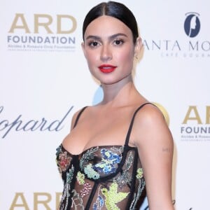 A atriz Thaila Ayala optou por maquiagem leve com batom vermelho para o evento de gala beneficente promovido pela Fundação Alcides e Rosaura Diniz (ARD), em Nova York, nos Estados Unidos, nesta quinta-feira, 7 de setembro de 2017