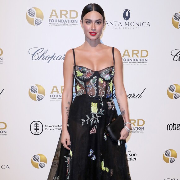 Thaila Ayala apostou em vestido Fabiana Milazzo para o evento de gala beneficente promovido pela Fundação Alcides e Rosaura Diniz (ARD), em Nova York, nos Estados Unidos, nesta quinta-feira, 7 de setembro de 2017