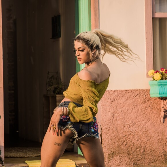 'Corpo Sensual', clipe de Pabllo Vittar, ficou com um clima dançante e sensual