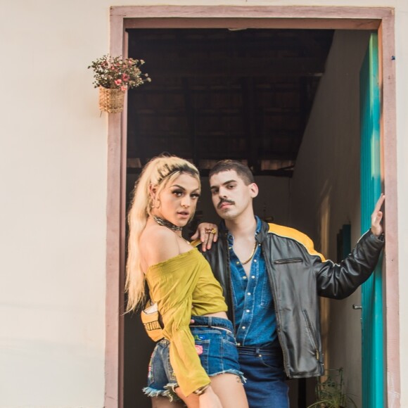 Pabllo Vittar lançou o clipe de 'Corpo Sensual' com Mateus Carrilho, da Banda Uó