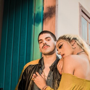 Pabllo Vittar e Mateus Carrilho sensualizaram em seu novo clipe, 'Corpo Sensual'