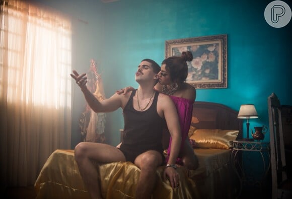 Pabllo Vittar protagonizou cenas quentes em seu novo clipe 'Corpo Sensual'