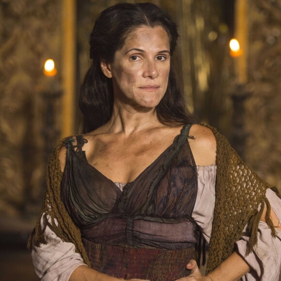 Elvira (Ingrid Guimarães) é escolhida por Cosette (Heloísa Périssé) para ser sua camareira durante sua estadia na taberna, no capítulo que vai ao ar quarta-feira, dia 20 de setembro de 2017, na novela 'Novo Mundo'