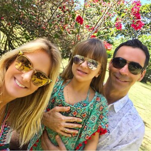 Ticiane Pinheiro e Cesar Tralli escolheram a filha da jornalista, Rafaella, para ser a daminha de casamento