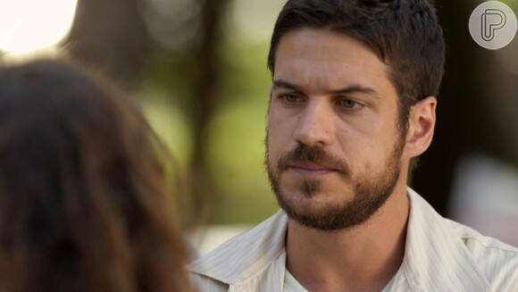 Zeca (Marco Pigossi) tenta despachar Ritinha (Isis Valverde), na novela 'A Força do Querer'