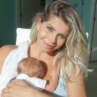 Karina Bacchi foge de furacão com filho e preocupa fãs: 'Mudou a direção'