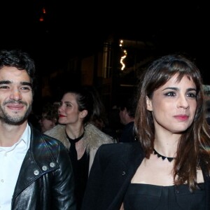 Maria Ribeiro e Caio Blat chegaram de mãos dadas à première do filme 'Como nossos pais' no Festival de Gramado