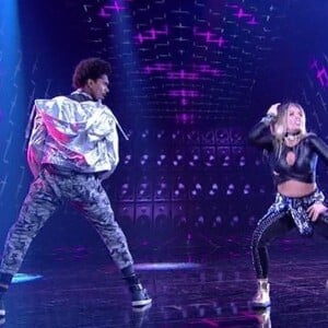 Adriane Galisteu não agradou o público ao dançar funk: 'Mico'