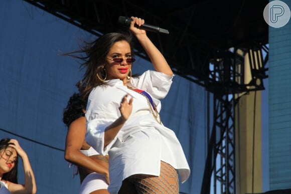Anitta agitou o público durante apresentação no evento promovido pela rádio 'FM O Dia', na Apoteose, neste domingo, 10 de setembro de 2017