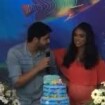 Rafael Cupello canta para Aline Dias, grávida de 7 meses, em chá de bebê. Vídeo!