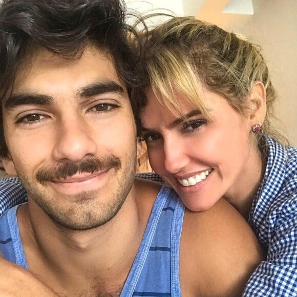 'Ficava a madrugada inteira vendo o celular do Hugo e 'printando' o que achava estranho para ele me explicar no dia seguinte', disse Deborah Secco