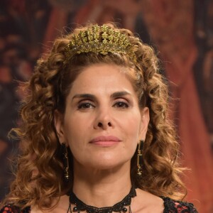 Marion (Helena Fernandes) diz que Pietra (Rayanne Morais) terá trabalho árduo no castelo, no capítulo de terça-feira, 19 de setembro de 2017, da novela 'Belaventura'
