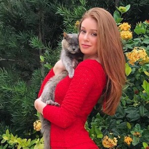 Marina Ruy Barbosa revelou amar tem o cabelo comprido: 'Pelo que entendi, a equipe da novela quer um cabelão. Ainda não bateram o martelo, mas se colocarem aplique em mim, vou amar. Adoro quando meu cabelo está bem longo'