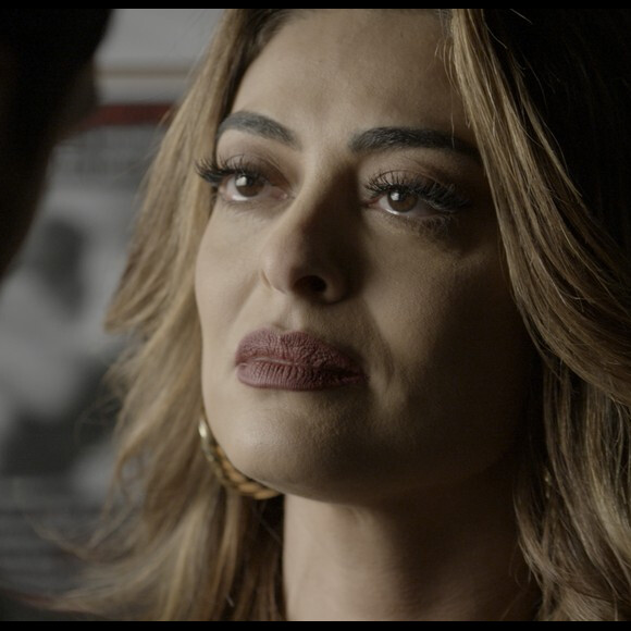 Bibi (Juliana Paes) acusa Caio (Rodrigo Lombardi) de estar namorando Jeiza (Paolla Oliveira) para se vingar dela, na novela 'A Força do Querer'