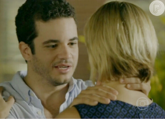 Felipe (Thiago Mendonça) desiste das investidas em Silvia (Bianca Rinaldi) e chama Laiz (Nicole Evangeline) para sair, mas o rapaz falha na cama