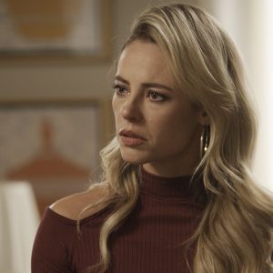 Jeiza (Paolla Oliveira) descobre que Caio (Rodrigo Lombardi) quase se casou com Bibi (Juliana Paes), na novela 'A Força do Querer'