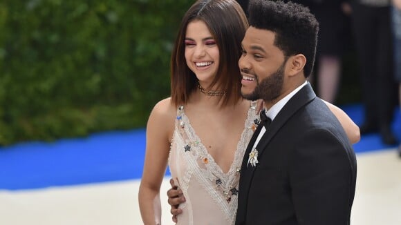 Selena Gomez passa a morar com o namorado, The Weeknd, em NY: 'Muito feliz'