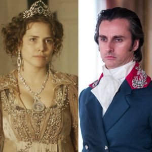 Leopoldina (Letícia Colin) põe Patrício (André Dias) para fora do palácio, na novela 'Novo Mundo', em 21 de setembro de 2017