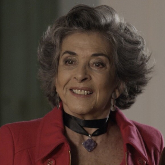 'No morro do beco, tu tem moral', cantaram os atores para Betty Faria