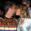 Bruno Gagliasso trocou beijos com a mulher, Giovanna Ewbank, no evento