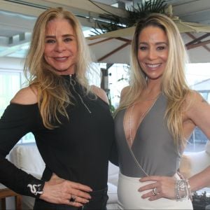 Danielle Winits leva a mãe, Nadja, à festa de aniversário da empresária Rosa Leal, na Barra da Tijuca, Zona Oeste do Rio de Janeiro, nesta terça-feira, 12 de setembro de 2017