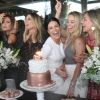 Danielle Winits se reúne com amigas na festa de aniversário da empresária Rosa Leal, nesta terça-feira, 12 de setembro de 2017