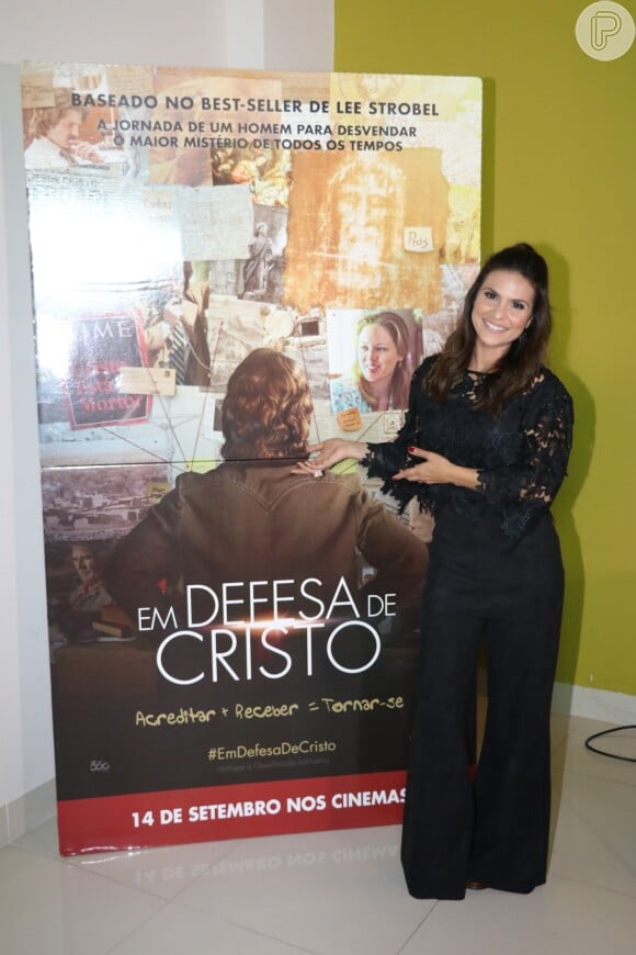 Aline Barros canta a música 'Creio em Ti', que está na trilha do filme 'Em Defesa de Cristo'