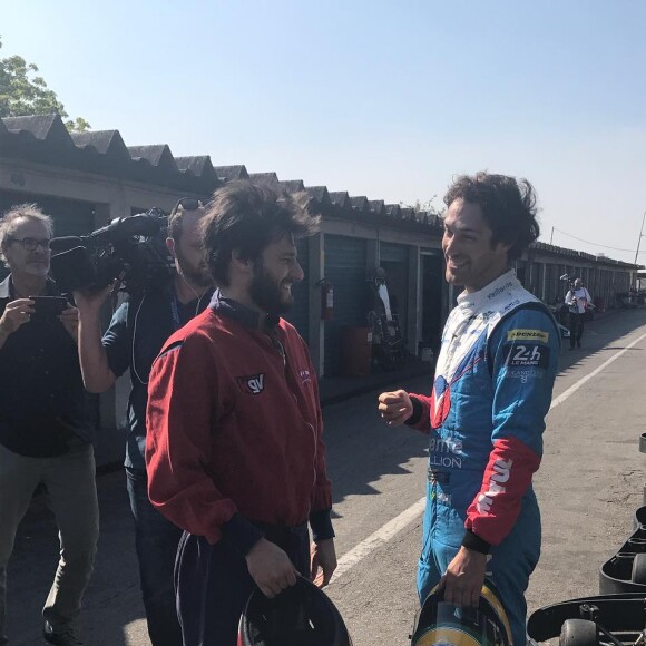 Hugo Bonemer destacou a importância do encontro com Bruno Senna para a sua preparação para o musical: 'Nós passamos uma tarde no autódromo de Interlagos, andamos de kart para eu me ambientar com a rotina de um piloto profissional'