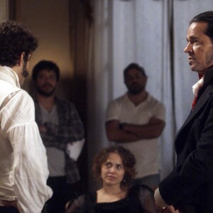 Bonifácio (Felipe Camargo) discute com Pedro (Caio Castro) para defender Leopoldina (Leticia Colin), na Novela 'Novo Mundo'