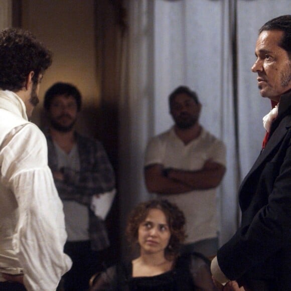 Bonifácio (Felipe Camargo) discute com Pedro (Caio Castro) para defender Leopoldina (Leticia Colin), na Novela 'Novo Mundo'