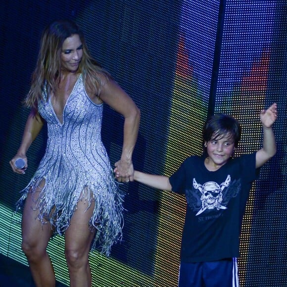 Grávida, Ivete Sangalo lembra reação do filho ao voltar de viagem: 'Cadê?'