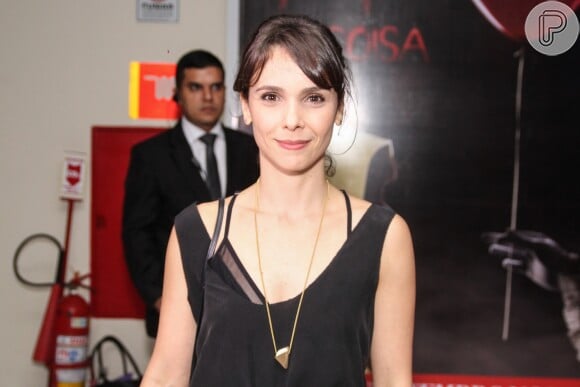 Débora Falabella conferiu a pré-estreia do filme 'Divórcio', estrelado pelo namorado, Murilo Benício
