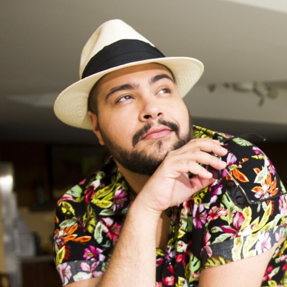 Tiago Abravanel admitiu que já existiu ocasiões em que estava insatisfeito com o corpo: 'Sou um gordinho gostoso, mas já houve muitos momentos em que eu não estive bem com o meu corpo'