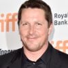 Christian Bale diz que teve hérnia de disco após engordar para
