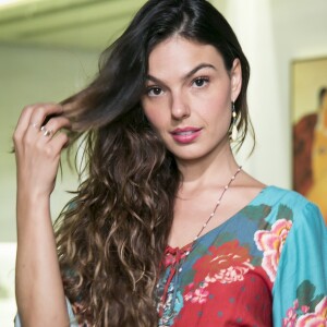 Isis Valverde disse é abordada nas ruas pelos fãs por causa da Ritinha, de 'A Força do Querer'