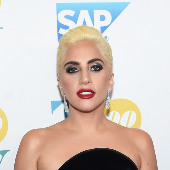 Lady Gaga se trata de fibromialgia em hospital