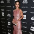 Camila Coelho investiu em um poderoso longo rosé Oscar de la Renta, coberto por paetês, para uma festa realizada na New York Fashion Week, em 8 de setembro de 2017