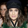 Camila Coelho complementou o look fashionista com chapéu para o desfile da  Coach na New York Fashion Week  
