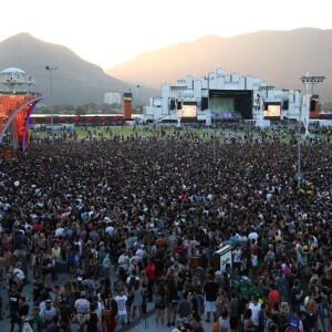 Uma multidão se concentrou em frente ao palco Itaú para ver o show de Pabllo