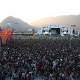 Multidão se reúne em frente ao palco Itaú durante o show de Pabblo Vittar