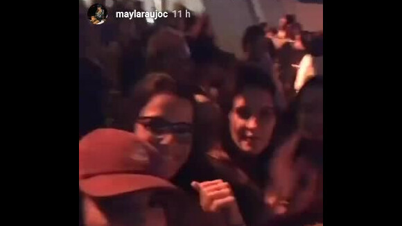 As ex-BBBs Emilly e Mayla Araújo se divertiram com Laura e Beatriz Bonemer durante show do Maroon 5