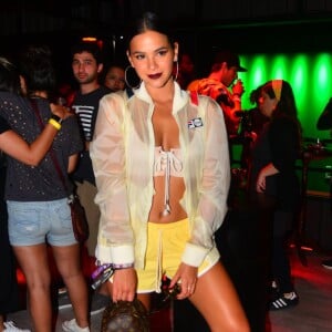 Bruna Marquezine chamou a atenção na área Vip do Rock in Rio