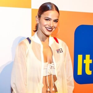 Bruna Marquezine ousou no estilo para ir ao Rock in Rio n