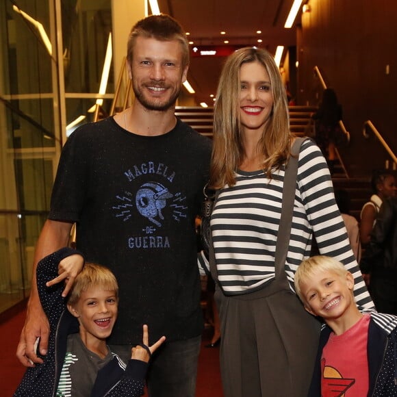 Rodrigo Hilbert e Fernanda Lima são pais dos gêmeos João e Francisco