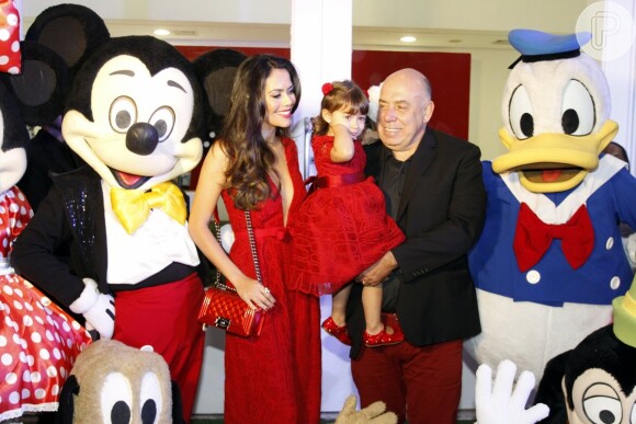 Daniela Albuquerque monta festinha da Disney para comemorar aniversário da filha Alice, fruto do seu casamento com Almicare Dallevo Jr, presidente da Rede TV