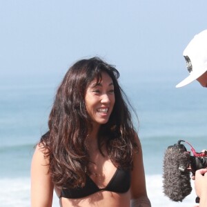 Isabella Santoni encontrou Daniele Suzuki na praia da Macumba, no Rio de Janeiro