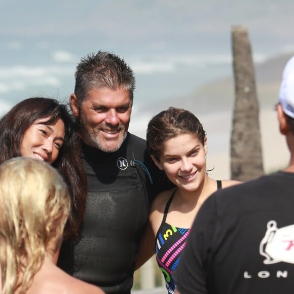 Isabella Santoni encontrou a apresentadora Daniele Suzuki em praia do Rio de Janeiro