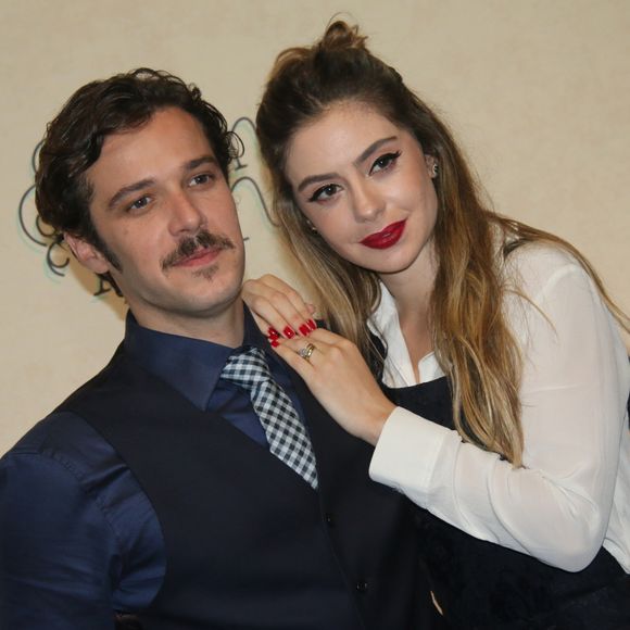 Jayme Matarazzo, junto de Luiza Tellechea, sua esposa há 10 meses, adotou uma cadela da raça bulldog e afirma estar treinando a paternidade