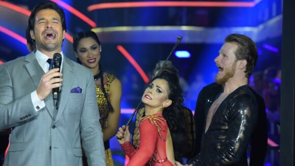 Suzana Alves revive Tiazinha e dá chicotada em Sérgio Marone no 'Dancing Brasil'